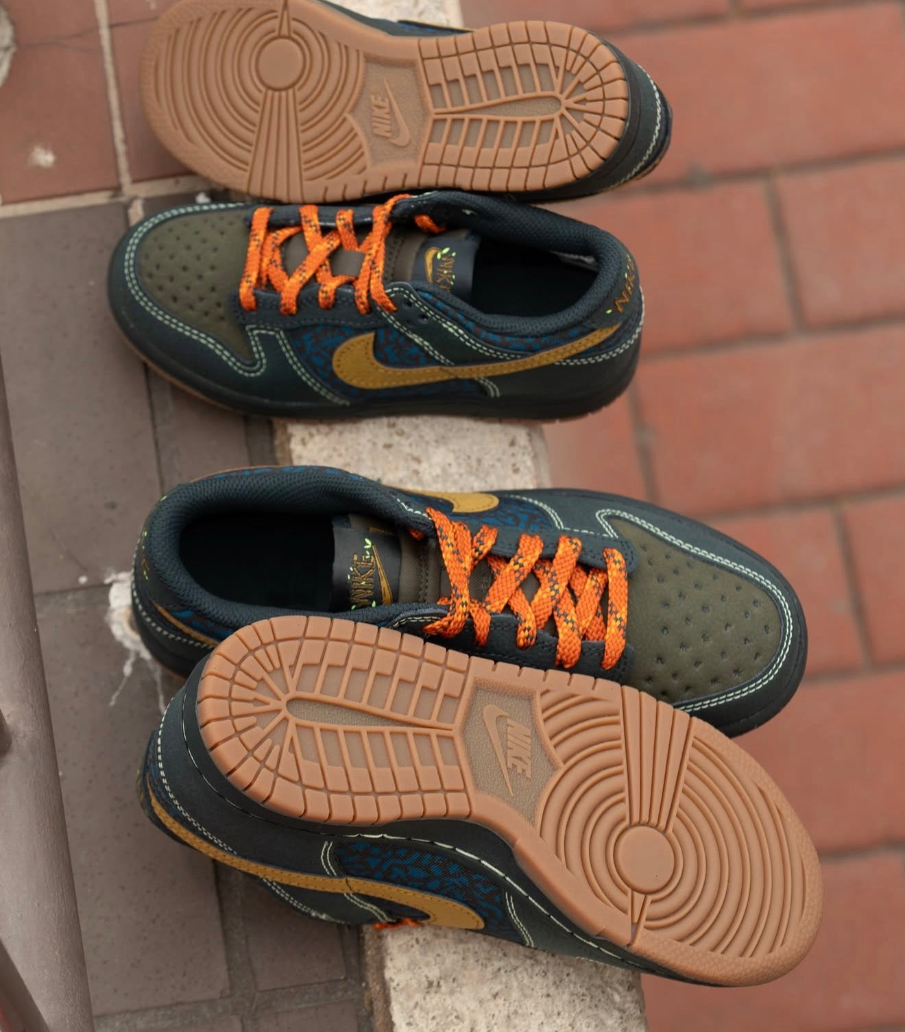 Dunk Low Seaweed Ochre Khaki