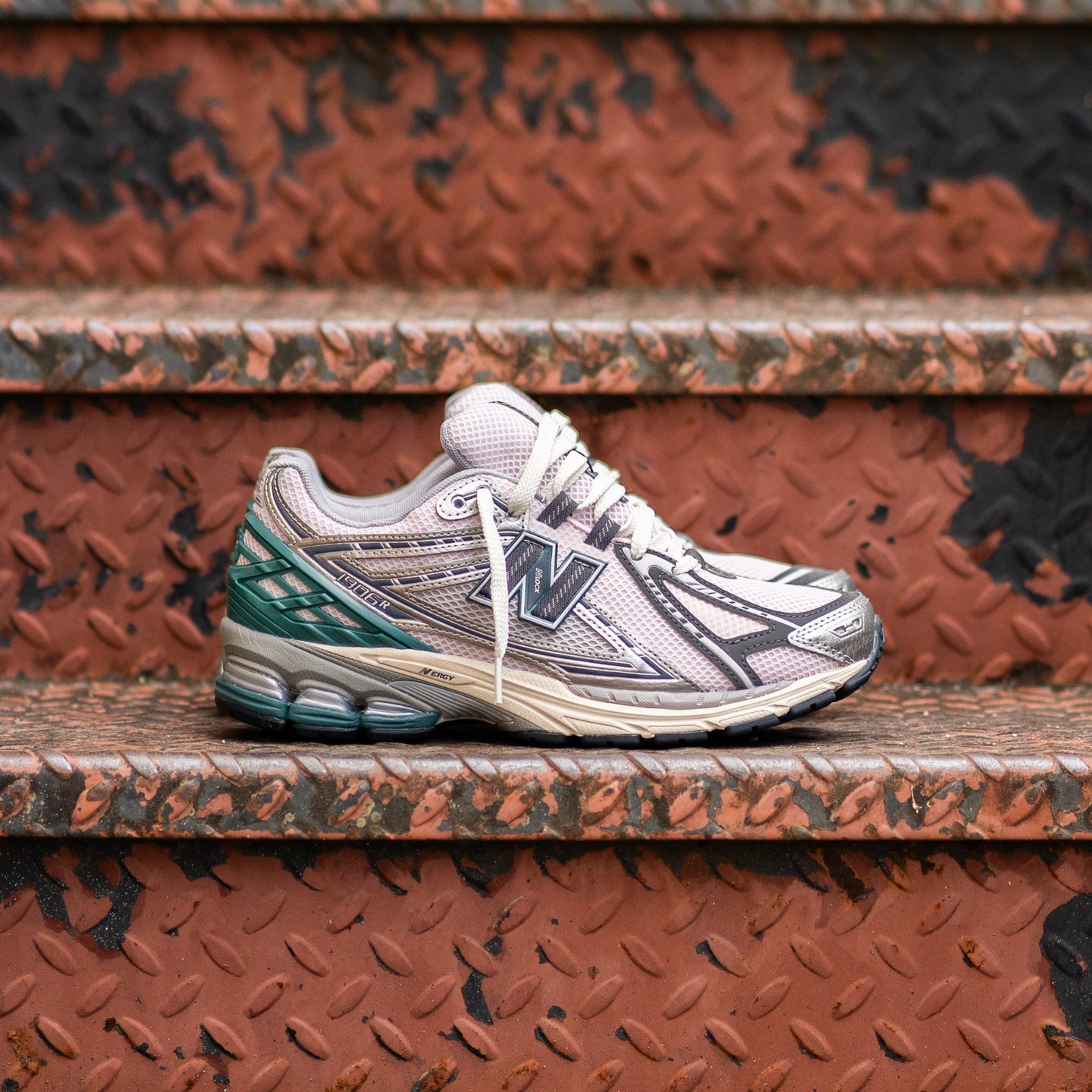 NB Balance 1906R Granite Metallic