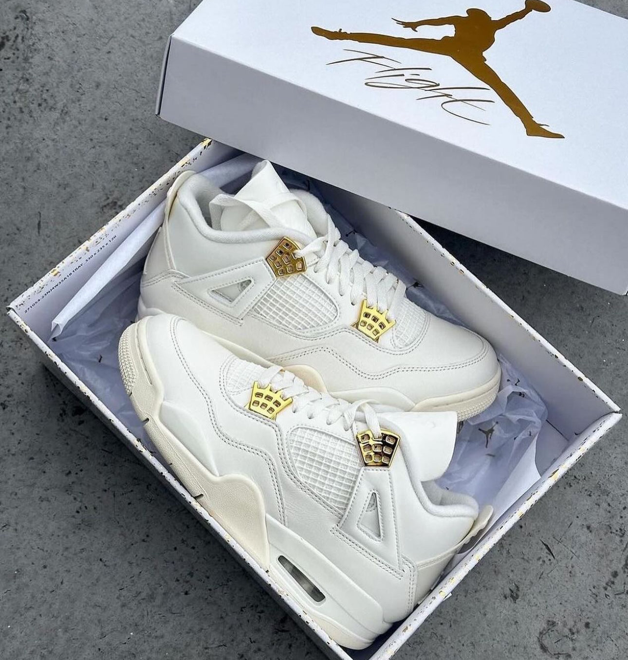 Air Jordan 4 “ Metallic Gold “