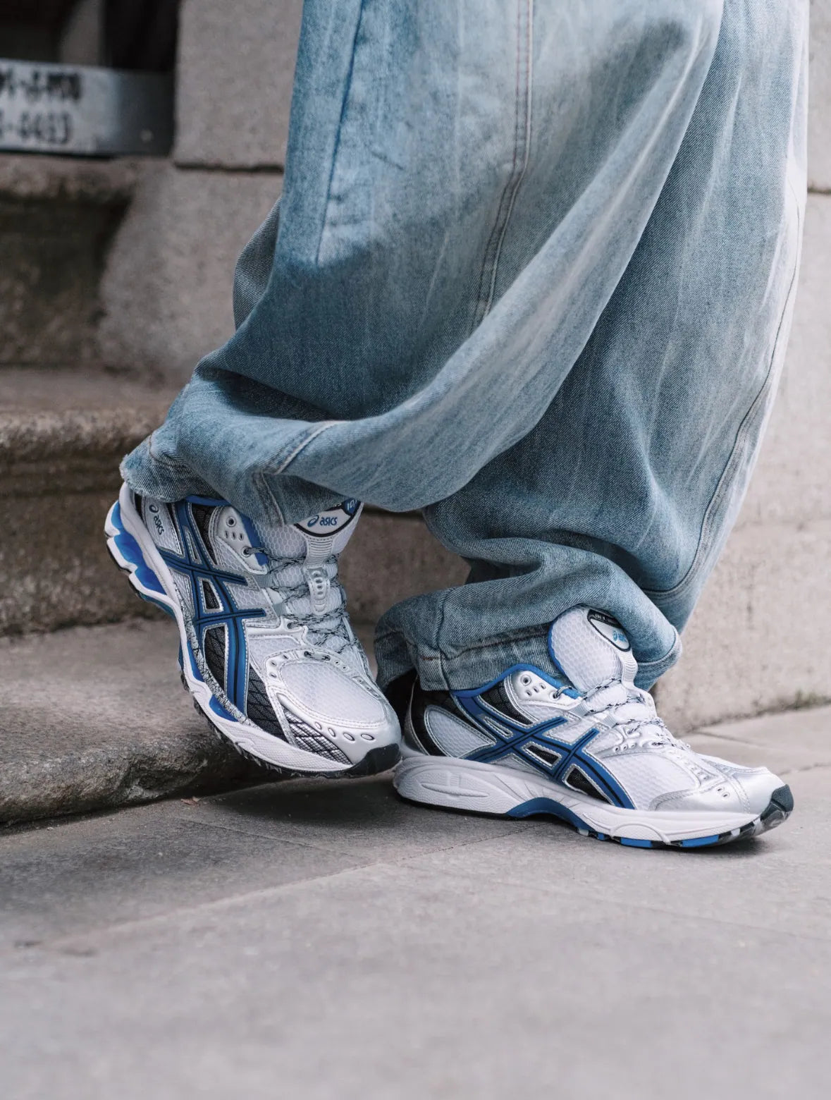 WMNs Gel-Nimbus 10.1 White Directoire Blue