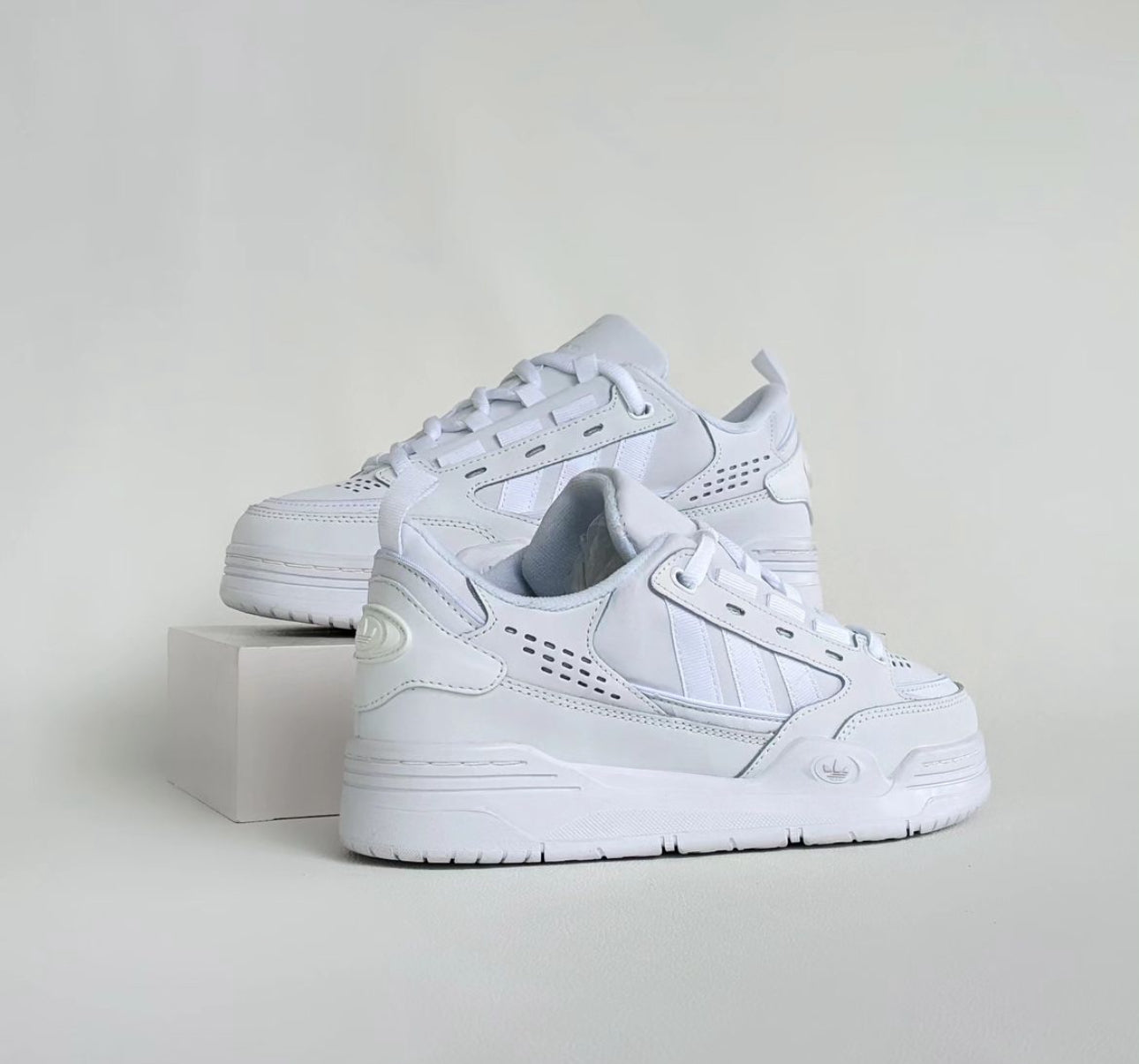 Adi2000 Triple White