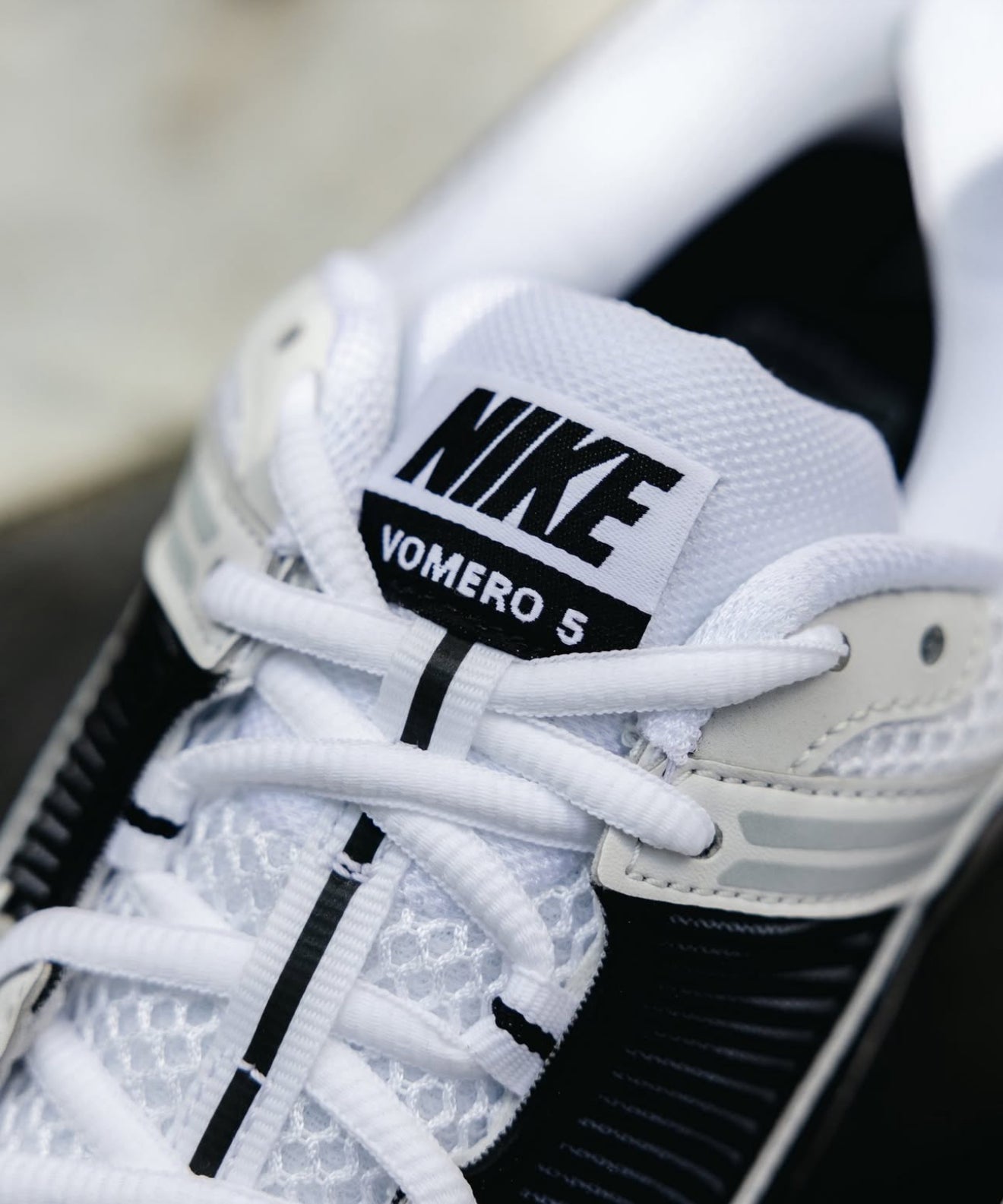 Zoom Vomero 5 White Black