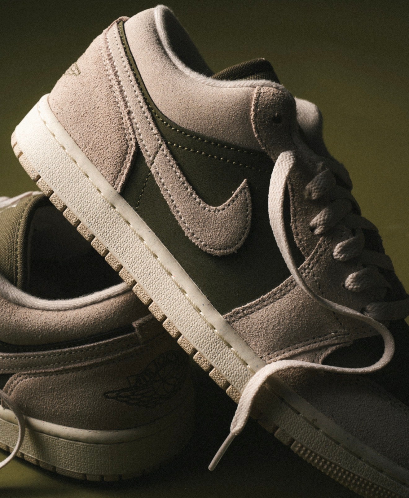 Air Jordan 1 Low SE Medium Olive Sail