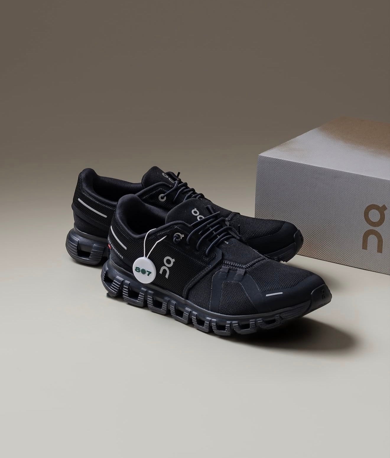On Running Cloud 6 Triple Black
