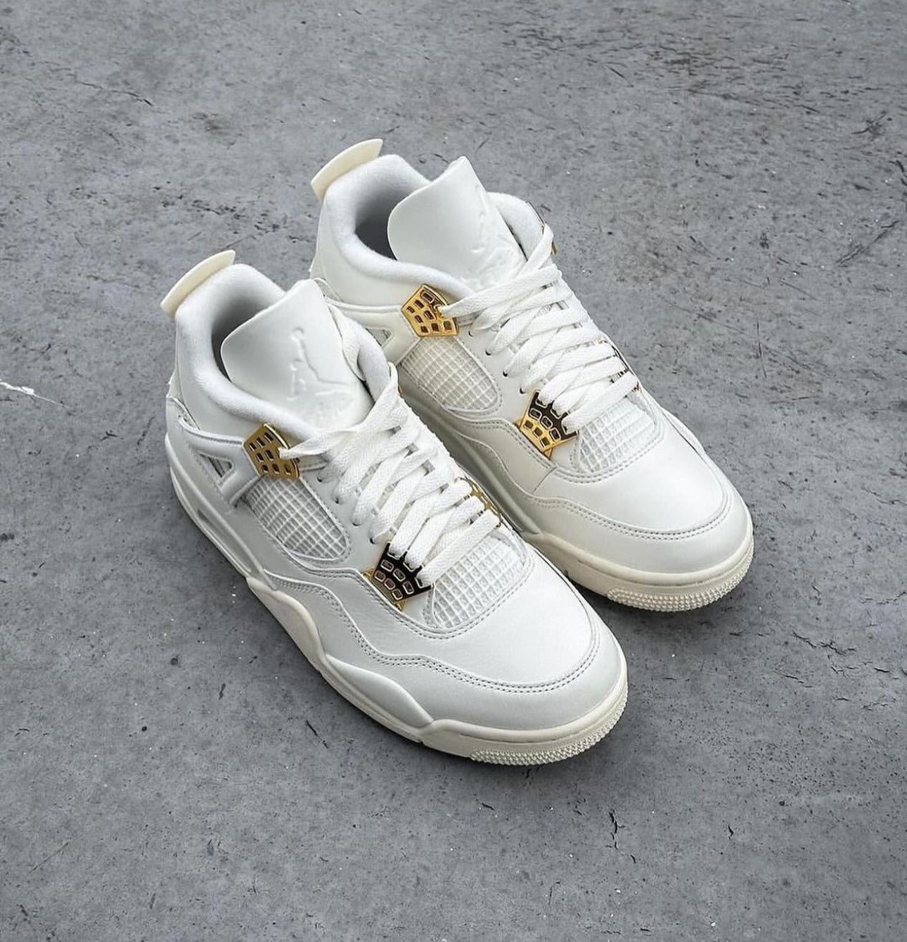 Air Jordan 4 “ Metallic Gold “