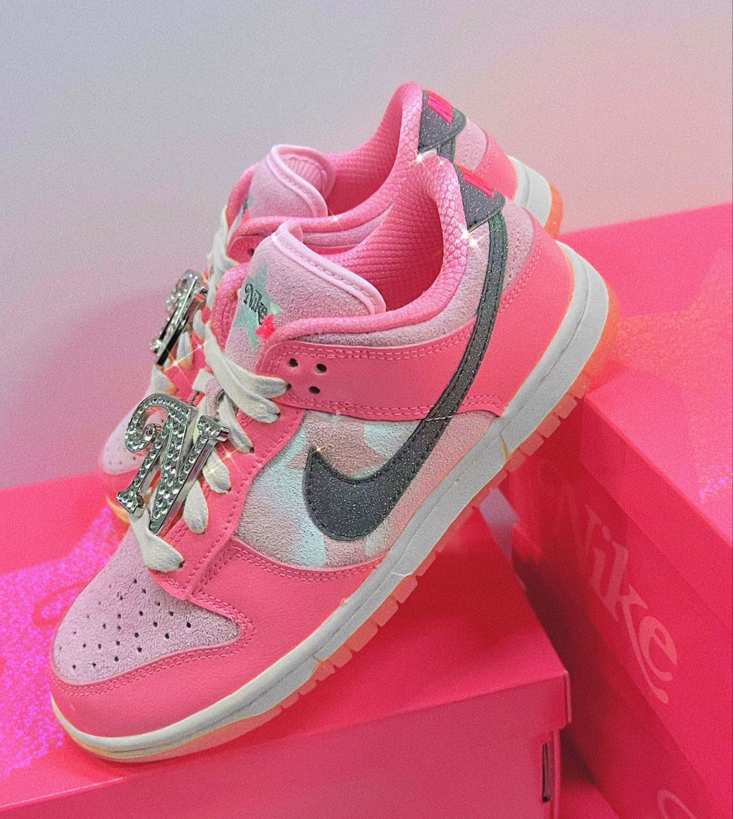 WMNs Dunk Low LX “Barbie”