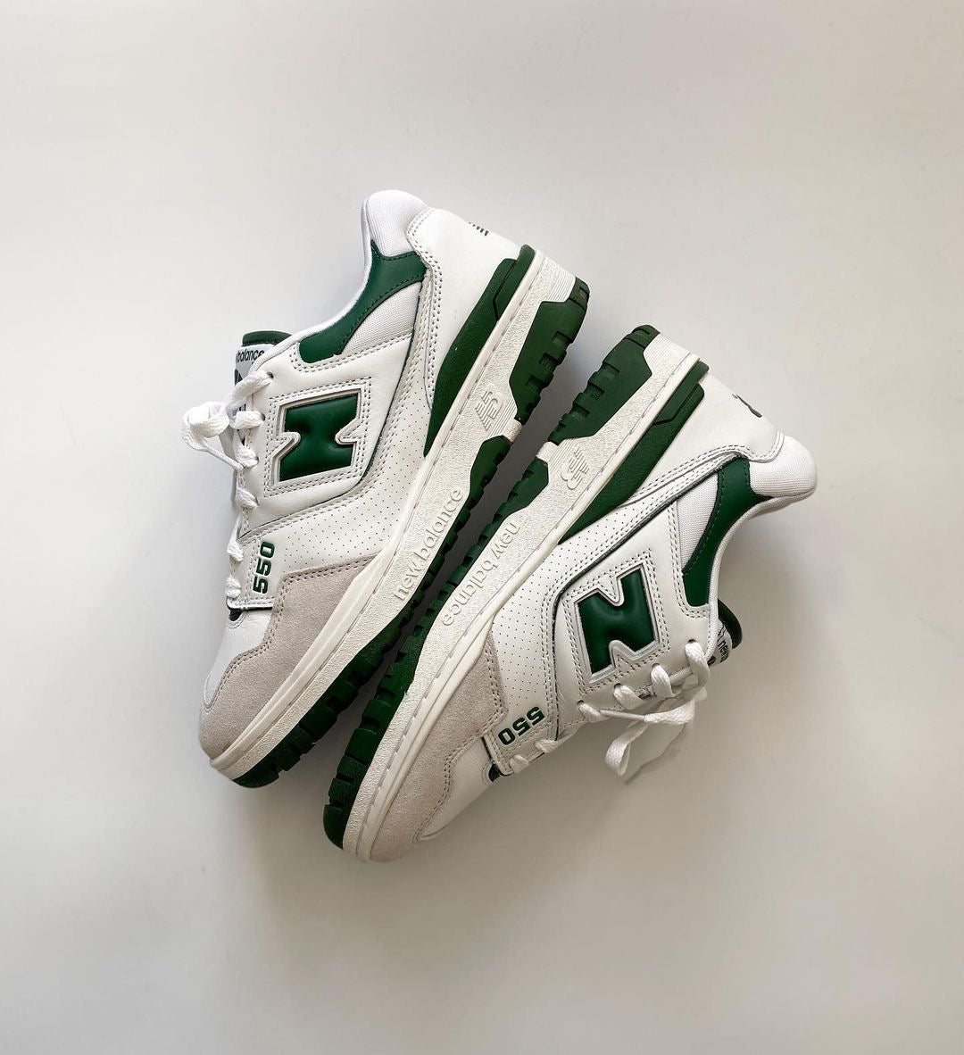 New Balance 550 Low Top Sneaker “ White Green “