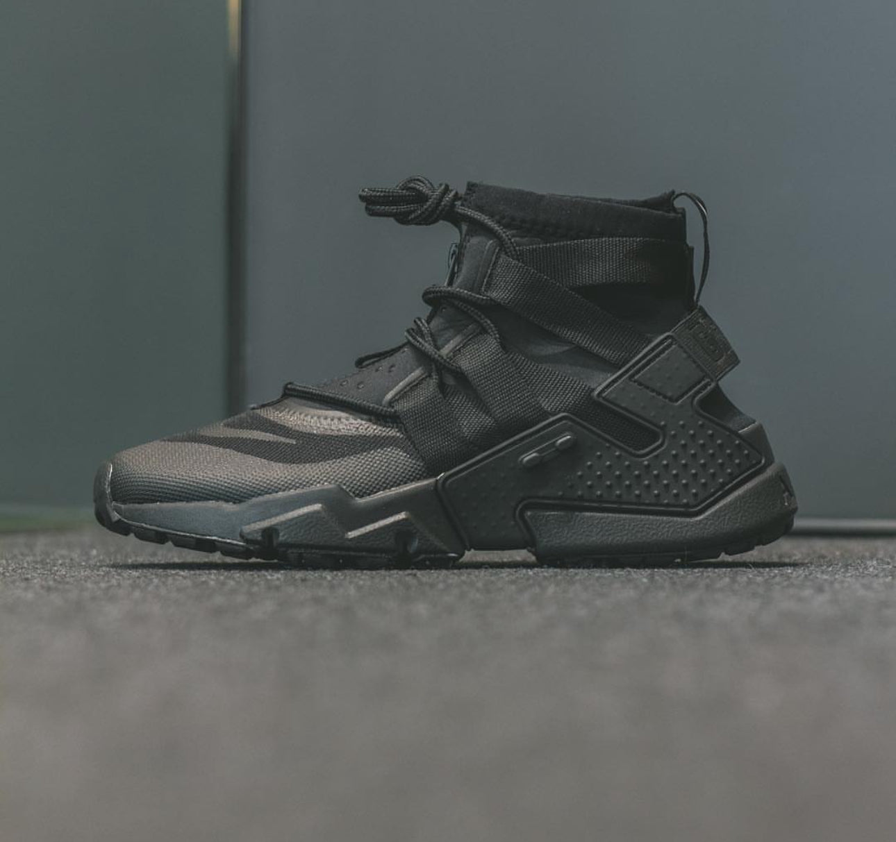 Air Huarache Gripp “ Triple Black “