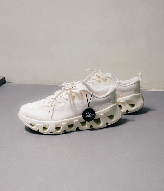 WMNs On Running K-Tech 1 Kith Tofu