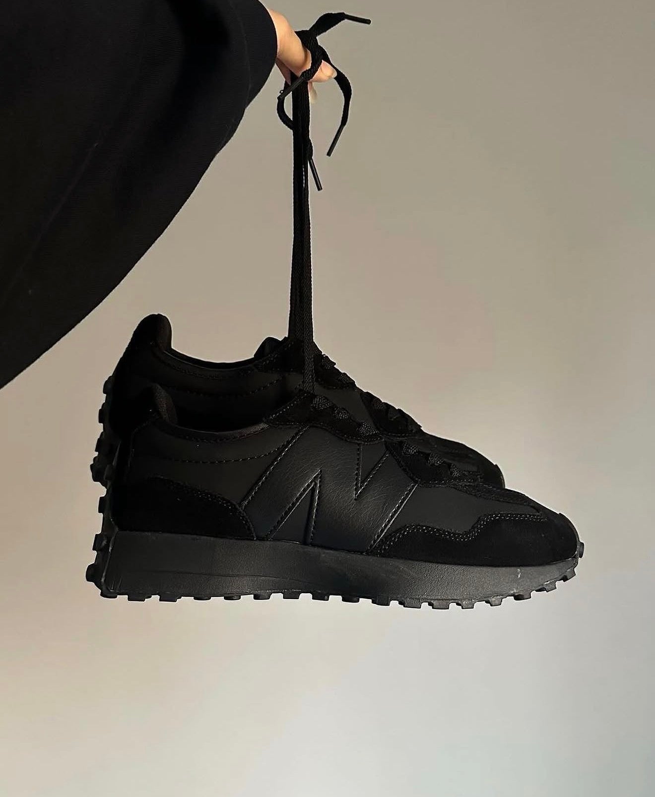 NB Balance 327 Triple Black