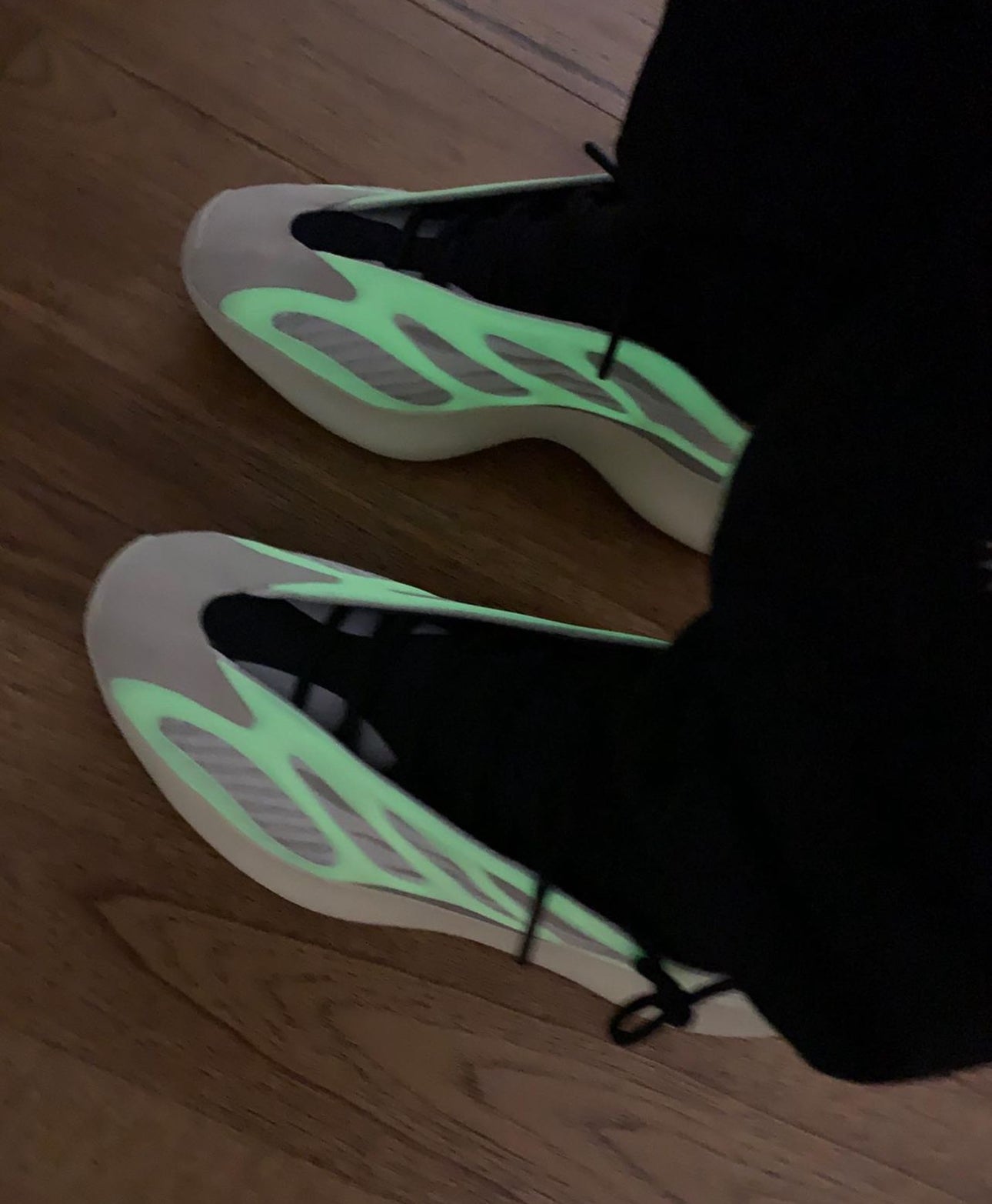 Yeezy 700v3 “ Azael “ ( Glows In Dark )