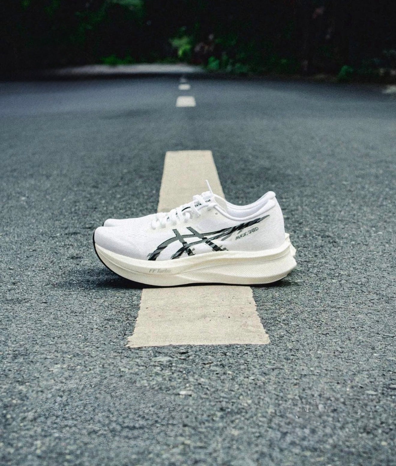 Magic Speed 4 White Black