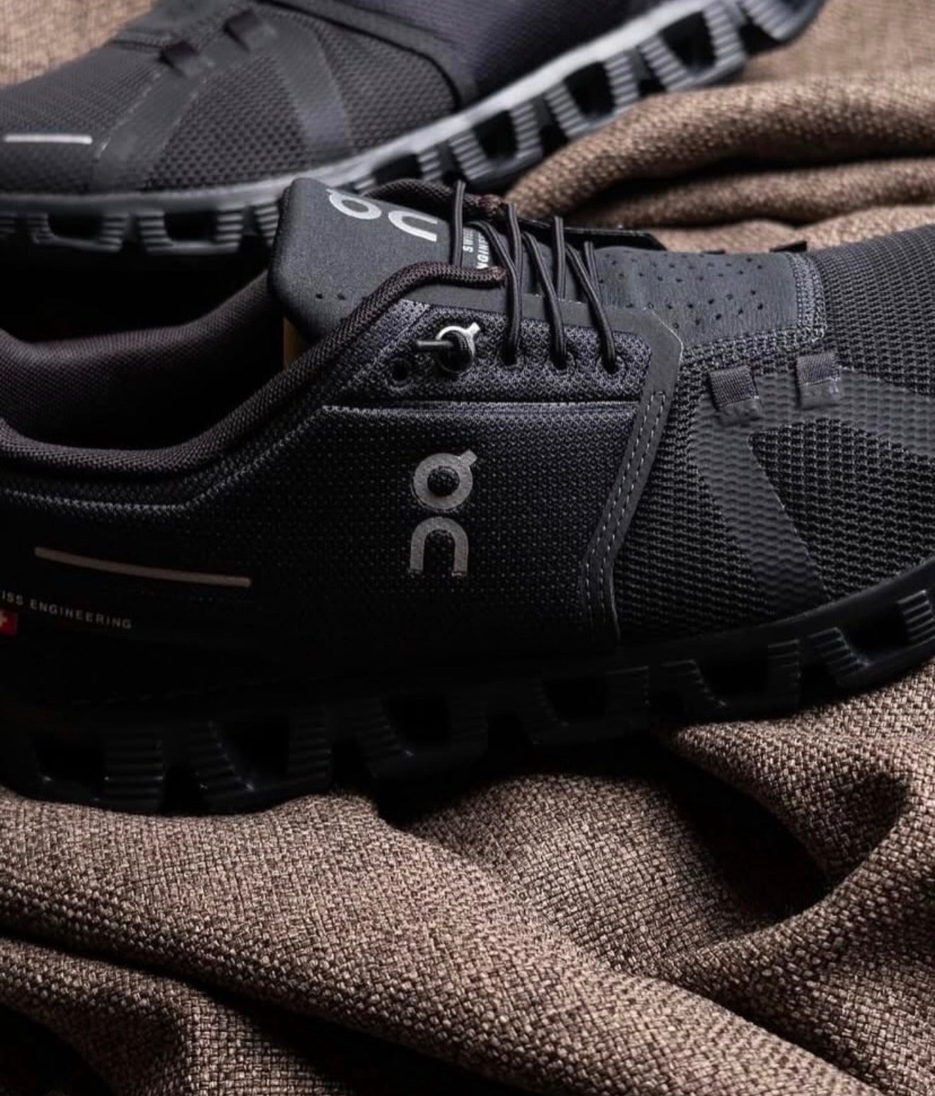 On Running Cloud 5 Triple Black