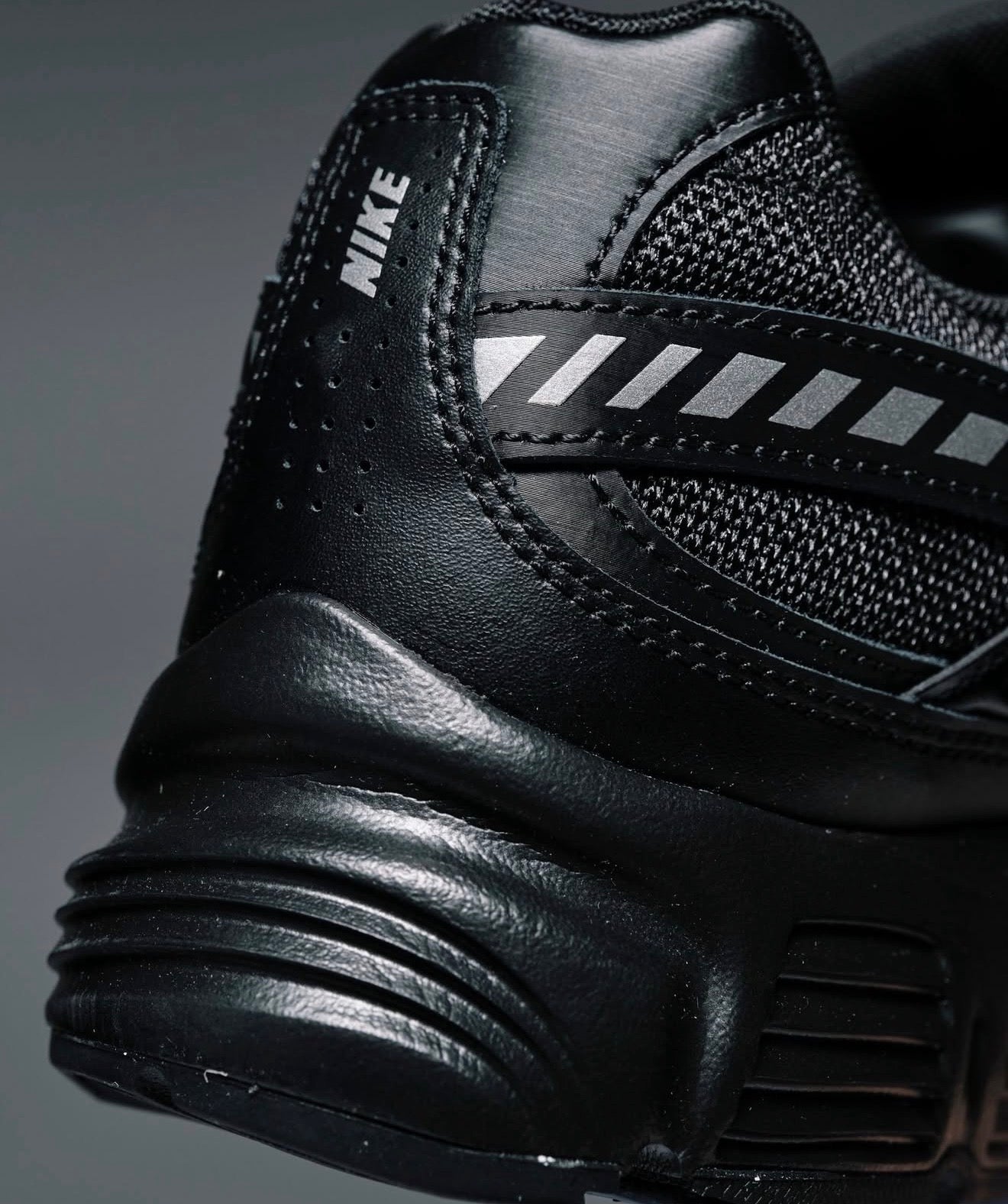 Initiator Black Metallic Silver