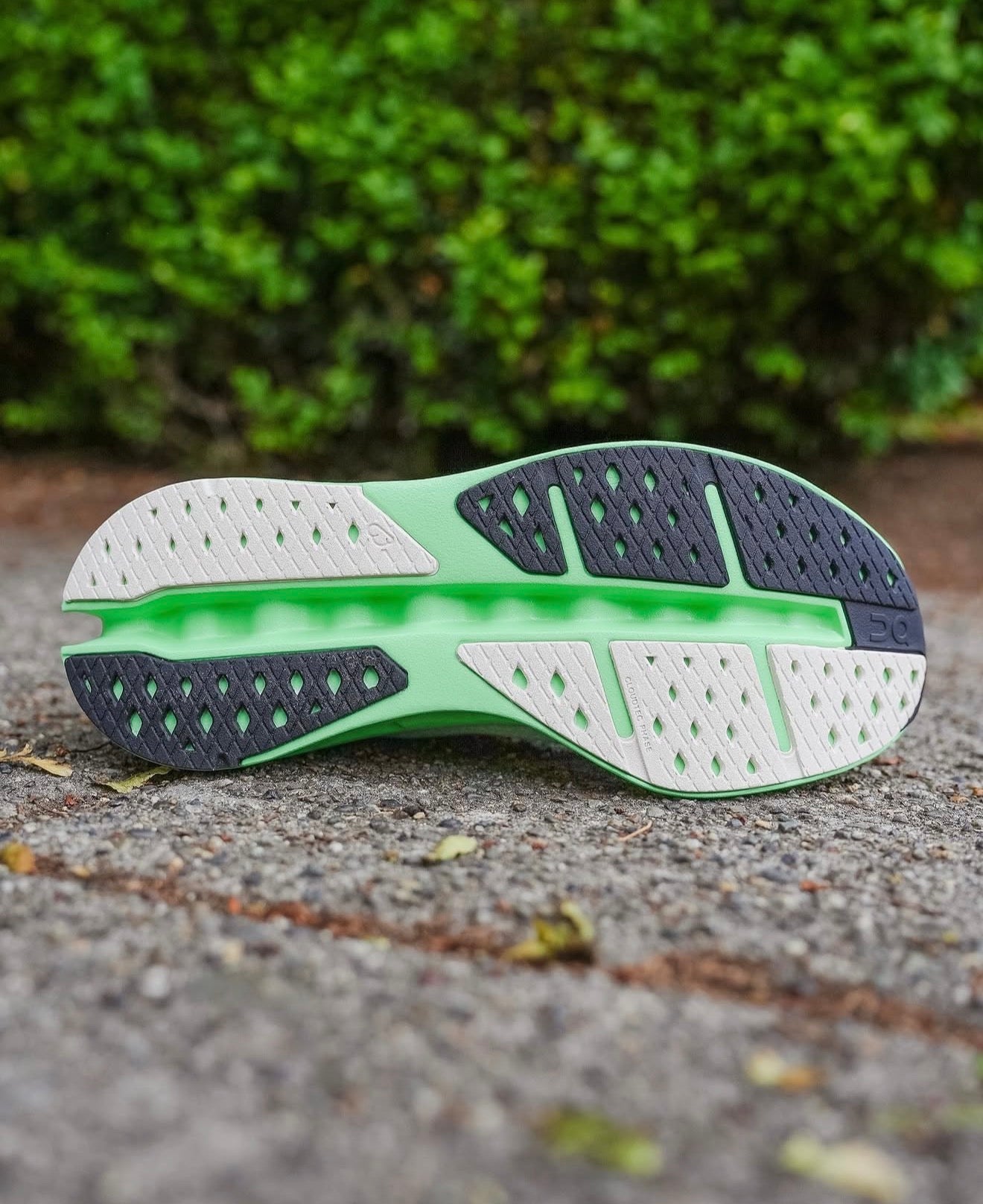 On Running Cloudsurfer Max Mineral Honeydew