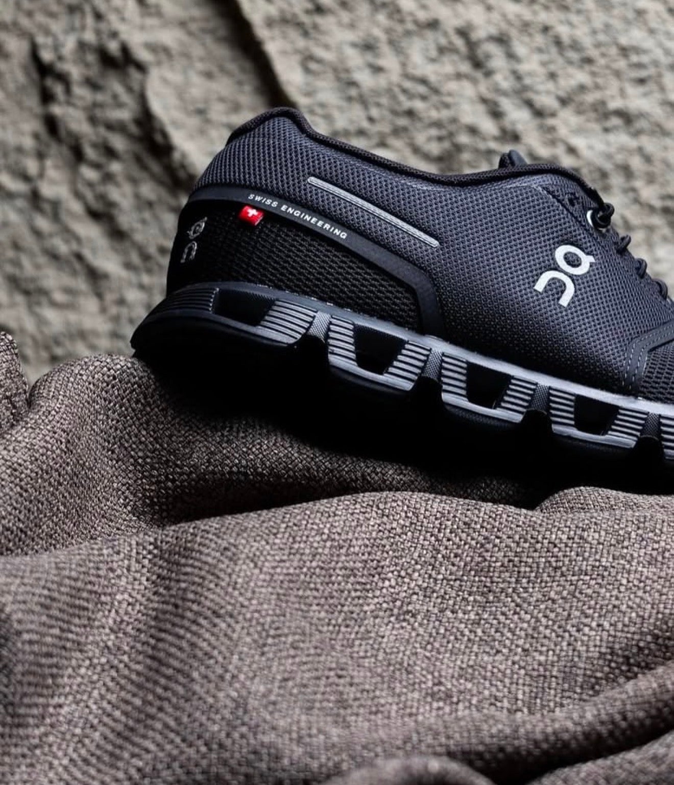 On Running Cloud 5 Triple Black