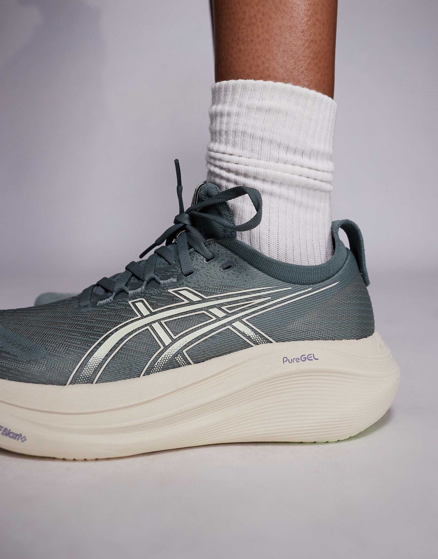 Gel-Nimbus 27 Monument Blue Whisper Green