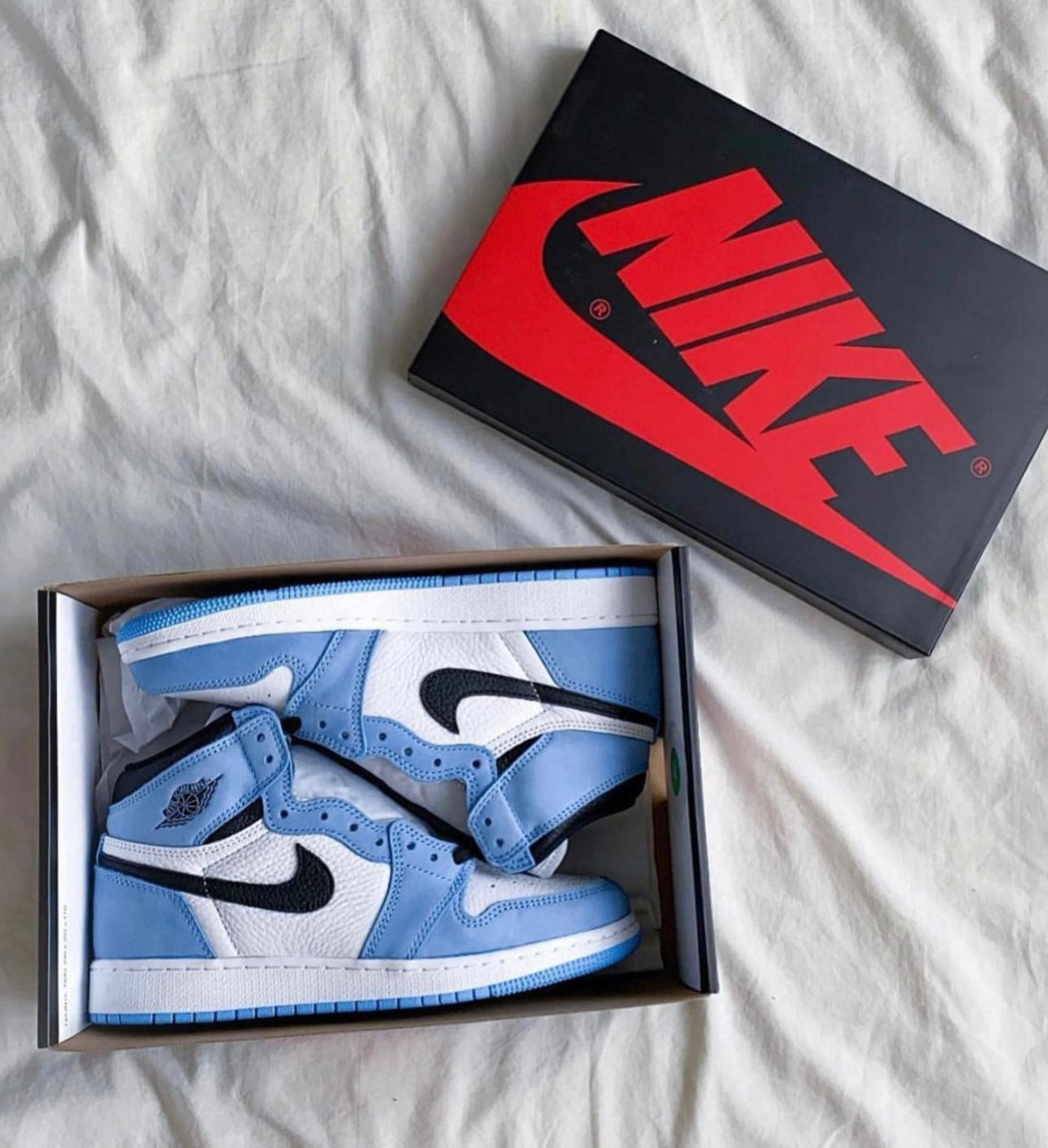 WMNS Air Jordan 1 High University Blue