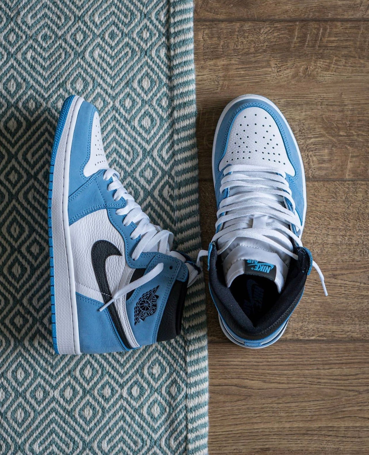 WMNS Air Jordan 1 High University Blue