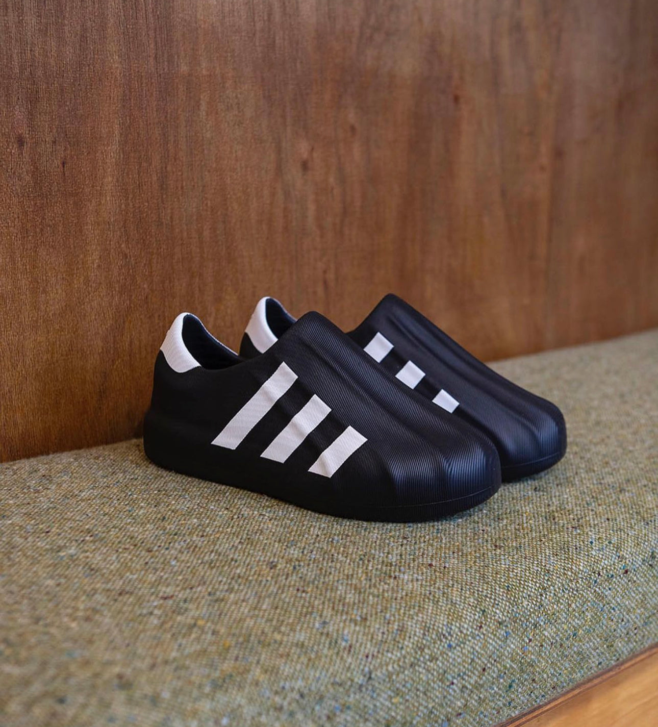 Adifoam Superstar “ Black / White “