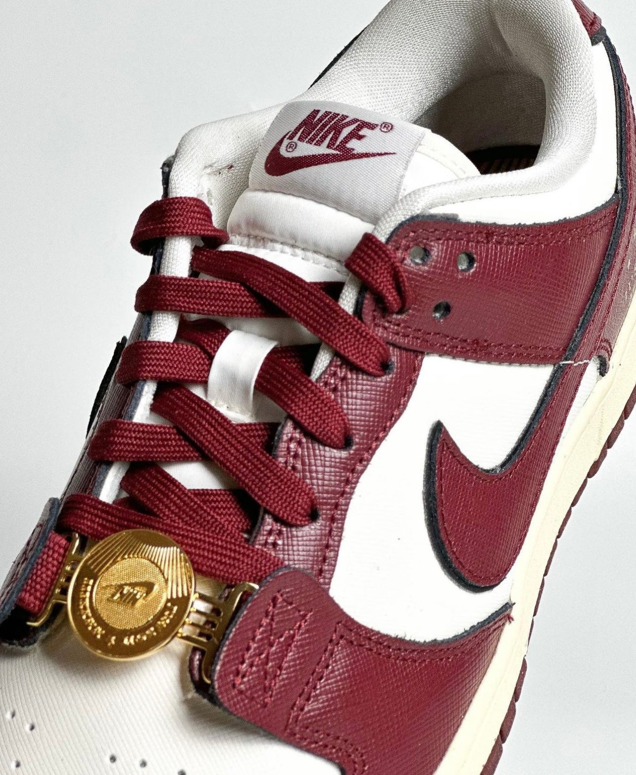 Dunk Low SE “Sisterhood - Team Red”