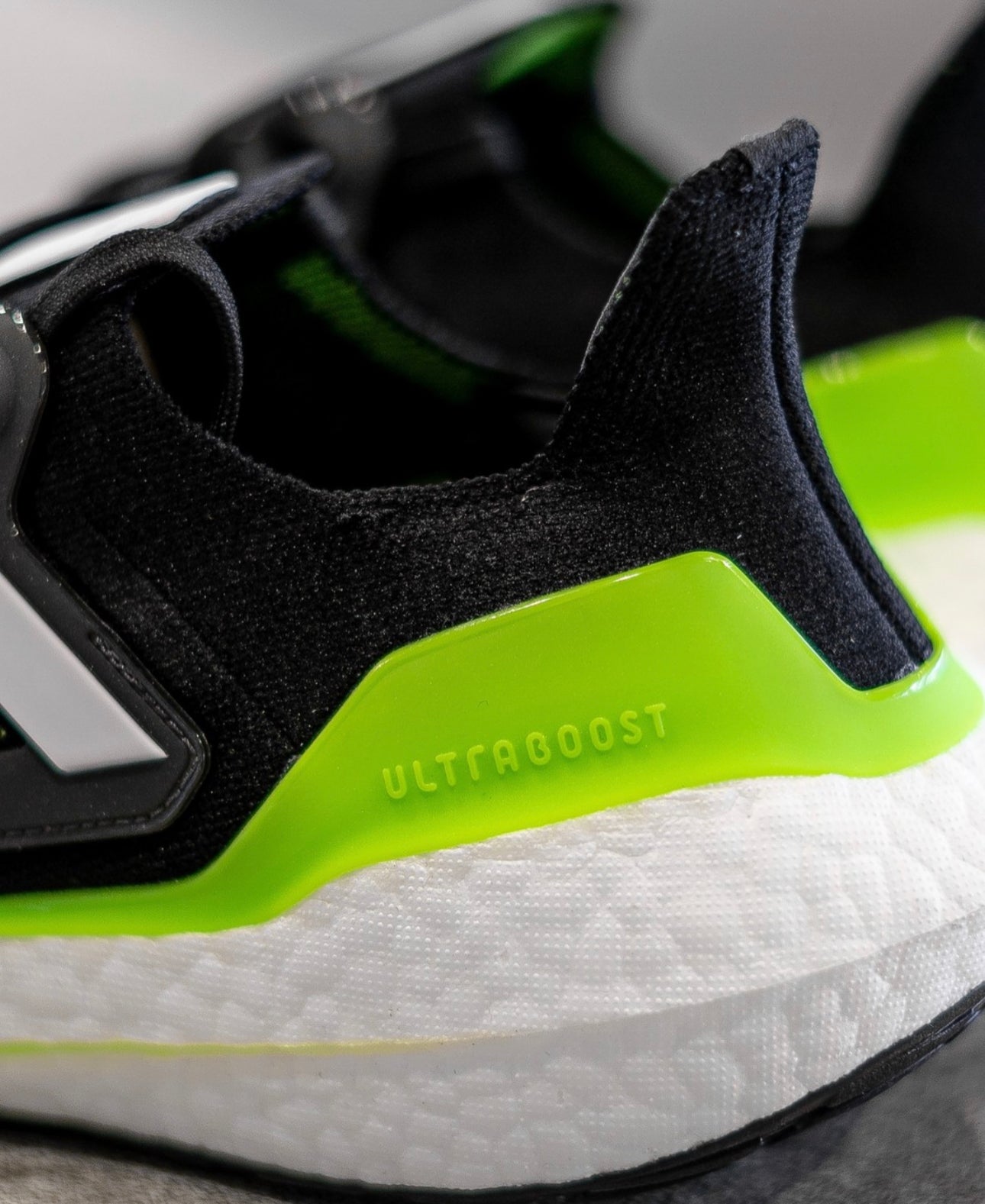 Ultraboost 2022 “ Black Solar Green ”