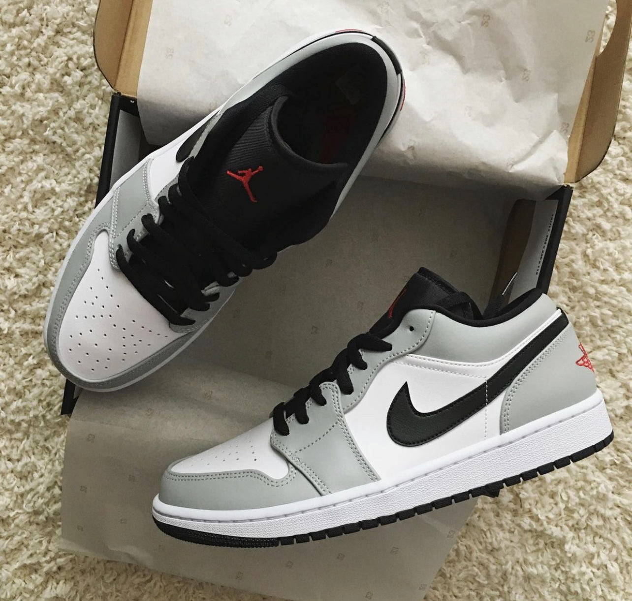 WMNS Air Jordan Retro 1 Low “ Light Smoke Grey”