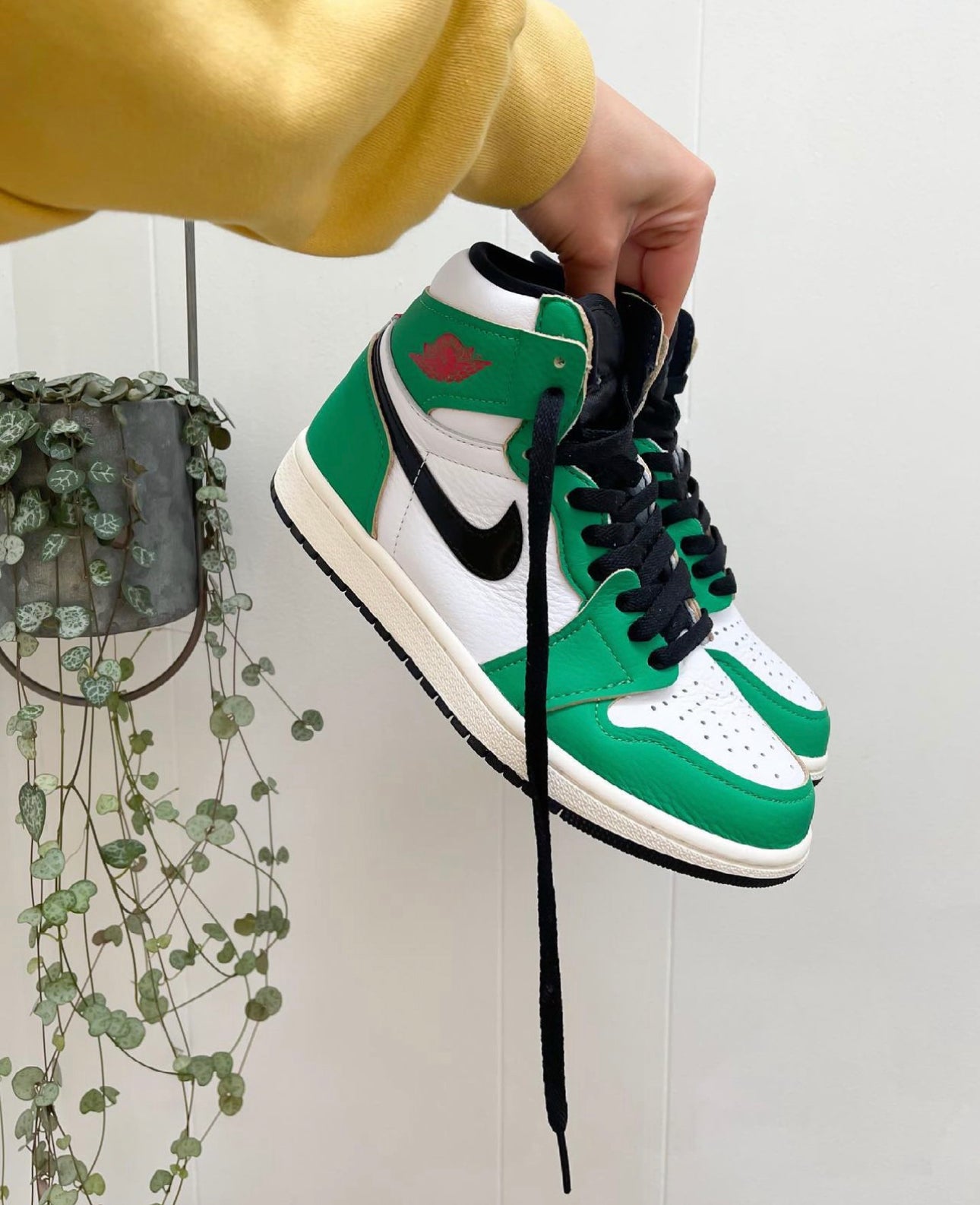 WMNS Air Jordan Retro 1 High “ Lucky Green ”