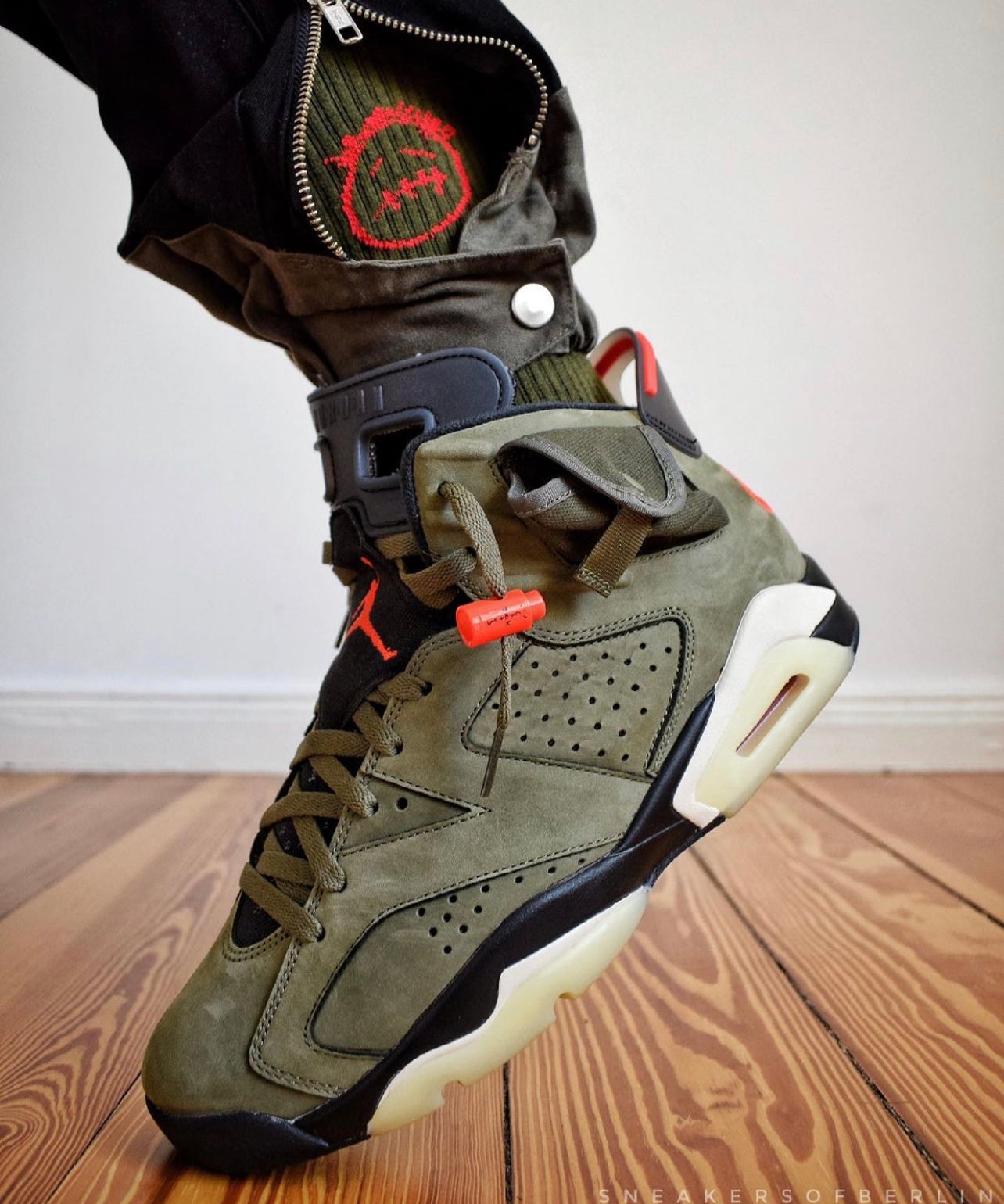 Air Jordan 6 Travis Scott “Olive Green”