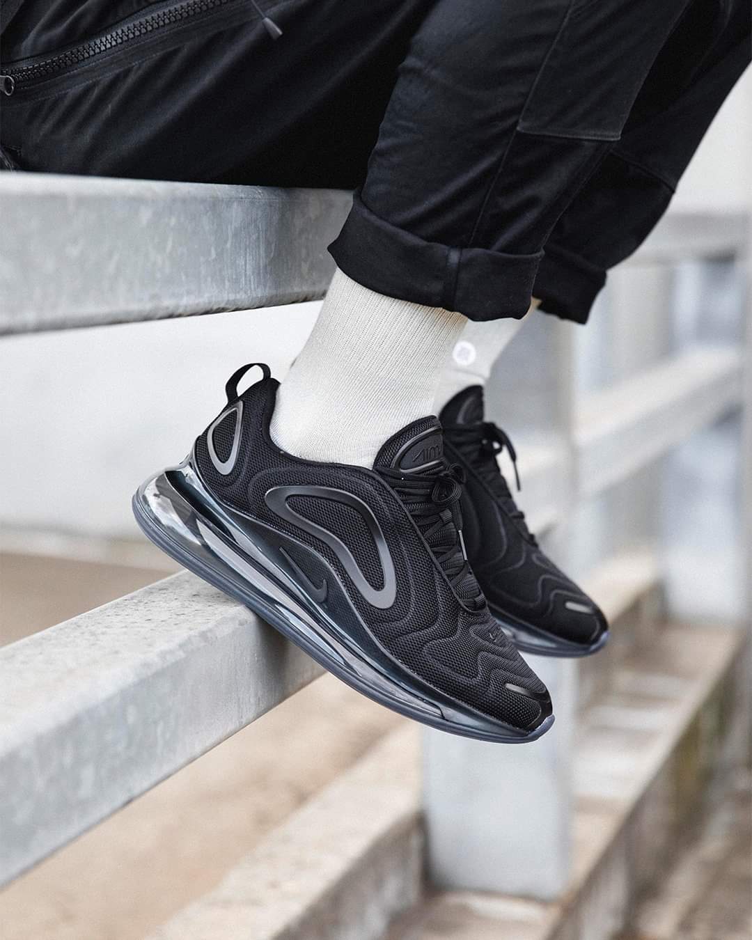 Airmax 720 “Triple Black”