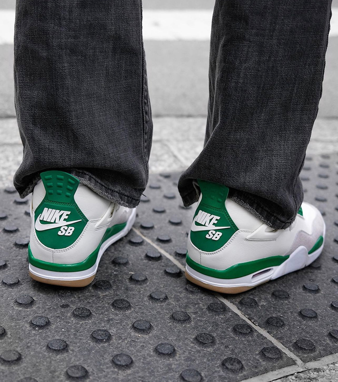 WMNs SB Air Jordan 4 “Pine Green”