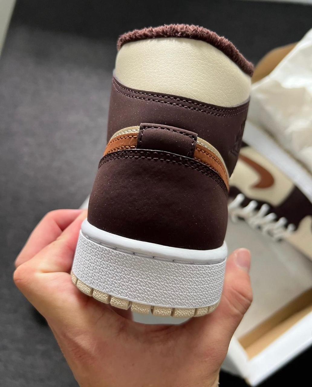 Air Jordan 1 Mid Oatmeal