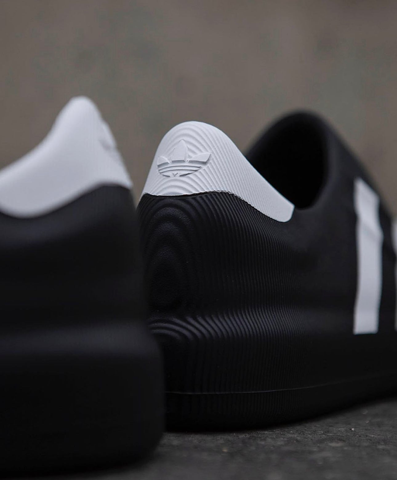Adifoam Superstar Black / White