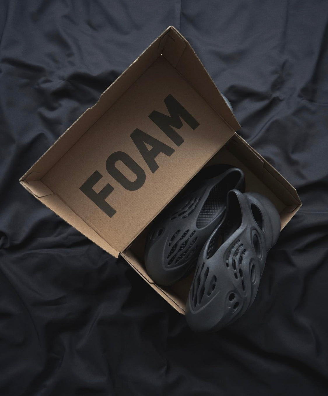 Yeezy Foam RNNR “Onyx“