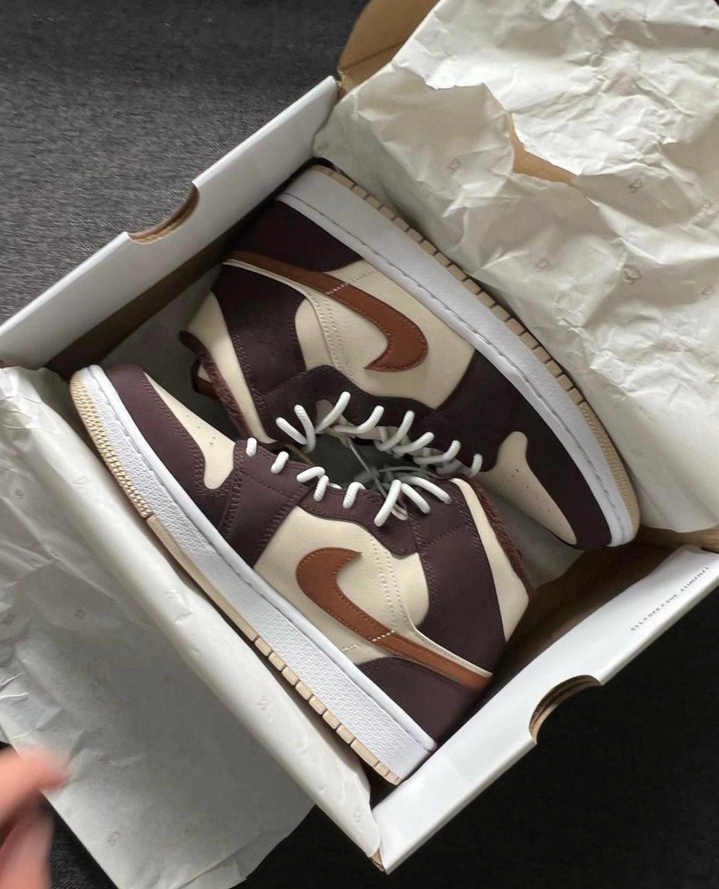 Air Jordan 1 Mid Oatmeal