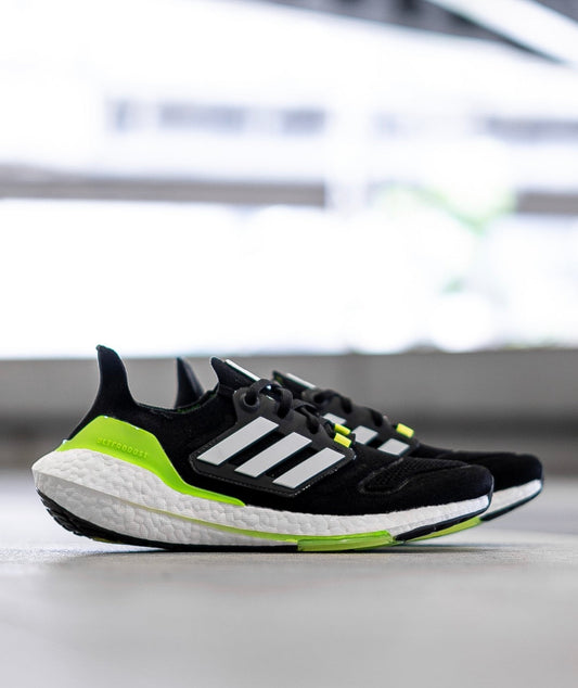 Ultraboost 2022 “ Black Solar Green ”