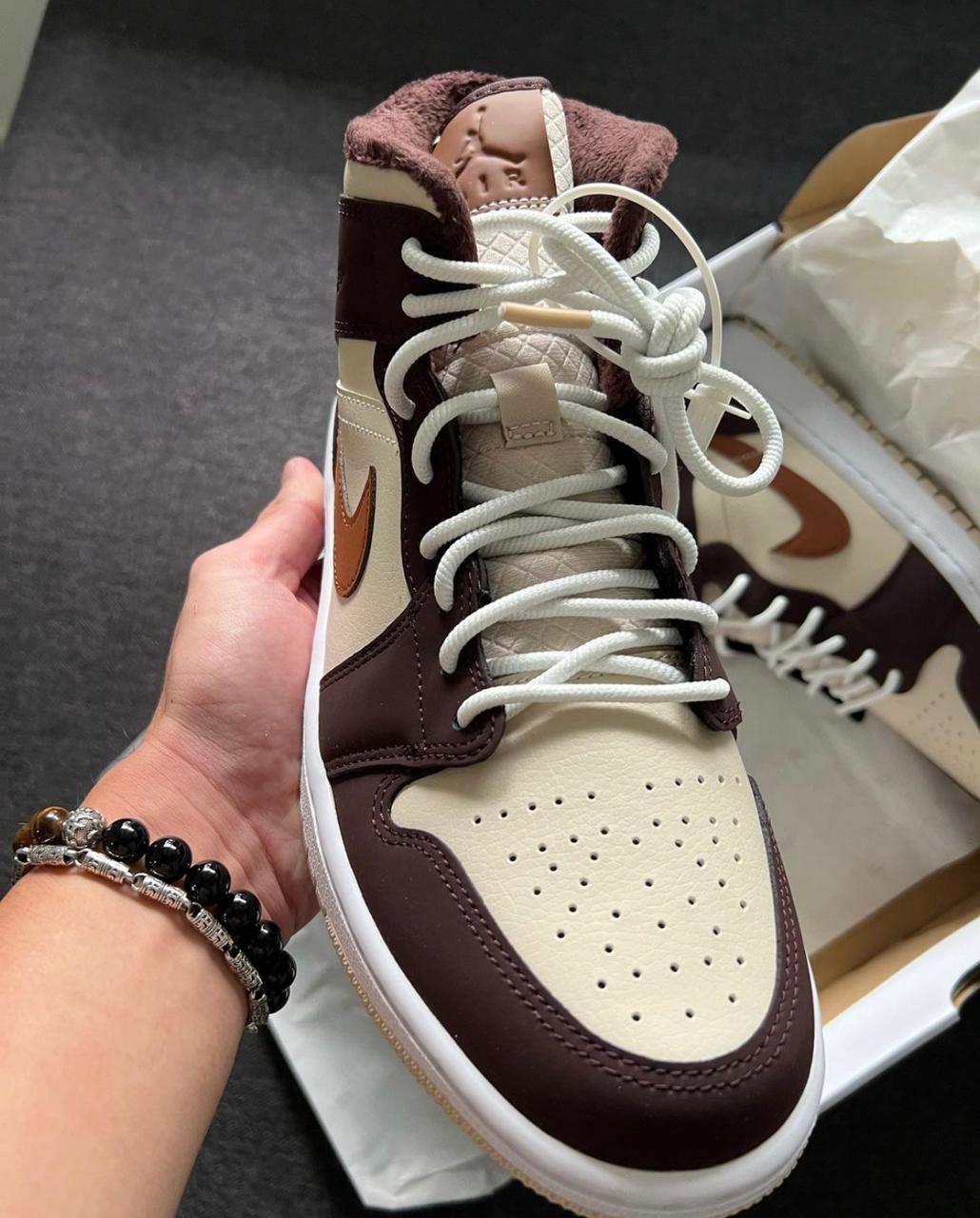 Air Jordan 1 Mid Oatmeal