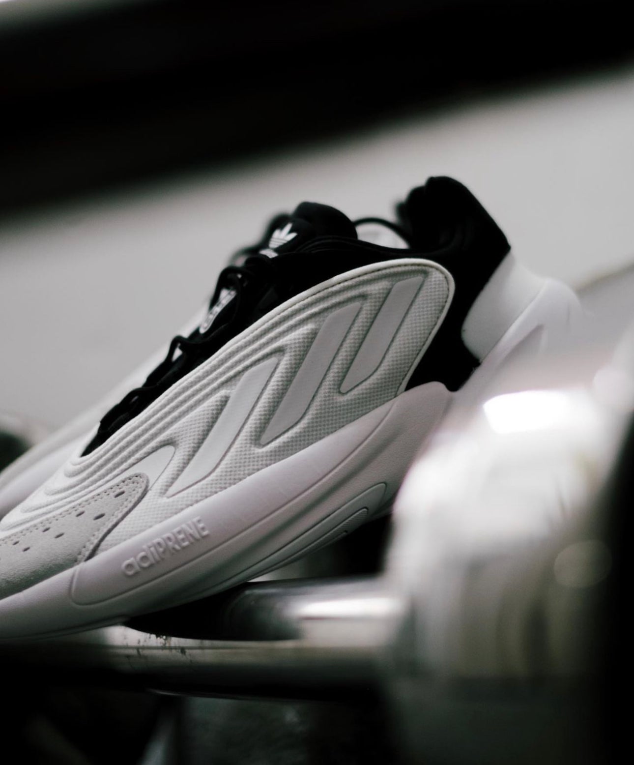 Ozelia Trainer “ White / Core / Black “