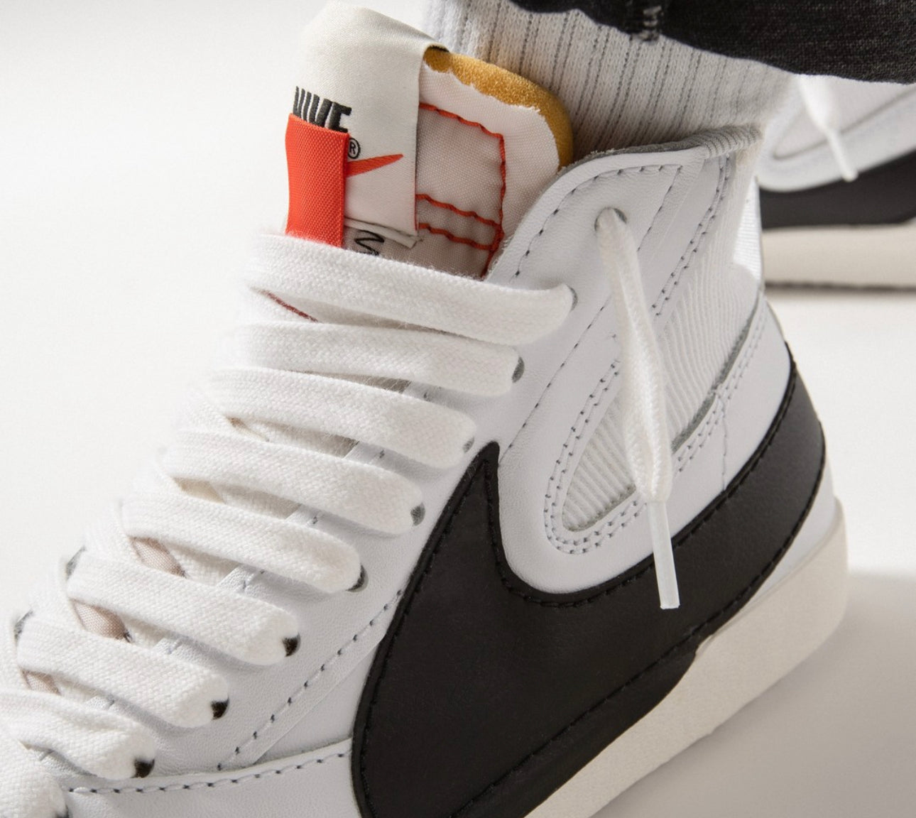 WMNs Blazer Mid “ 77 Jumbo “ White/Black