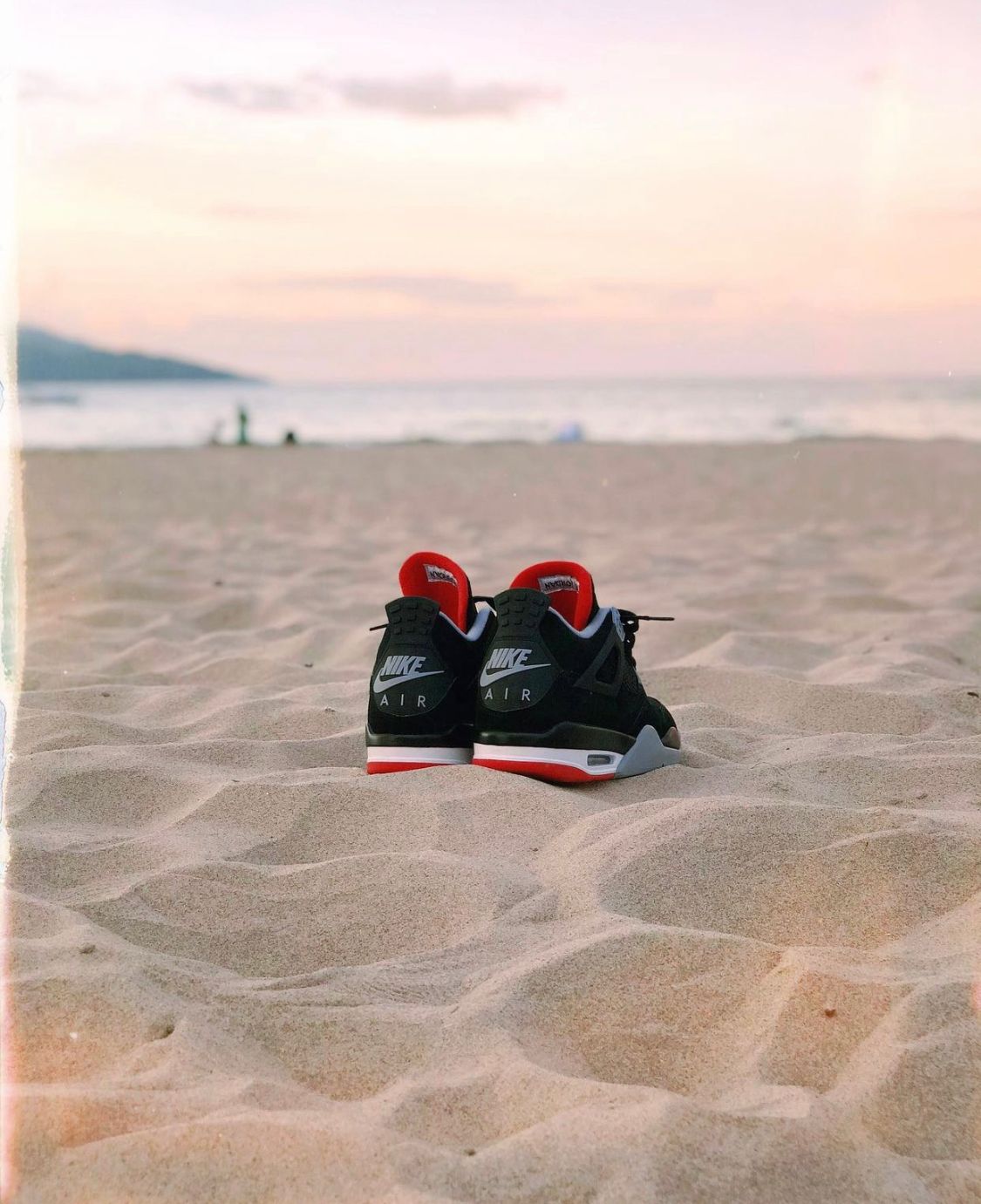 Air Jordan 4 Retro “Bred”