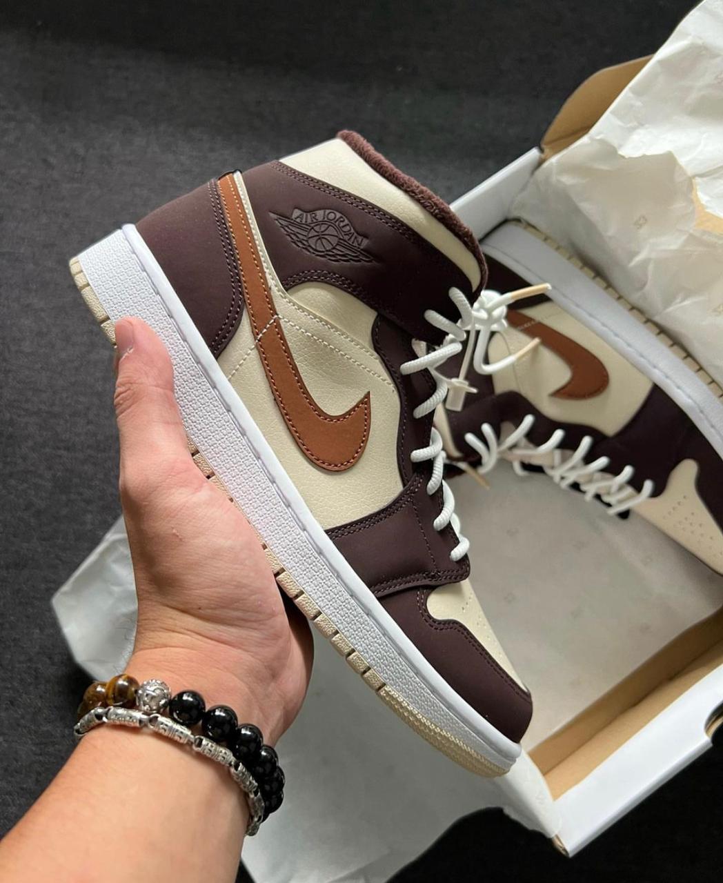 Air Jordan 1 Mid Oatmeal