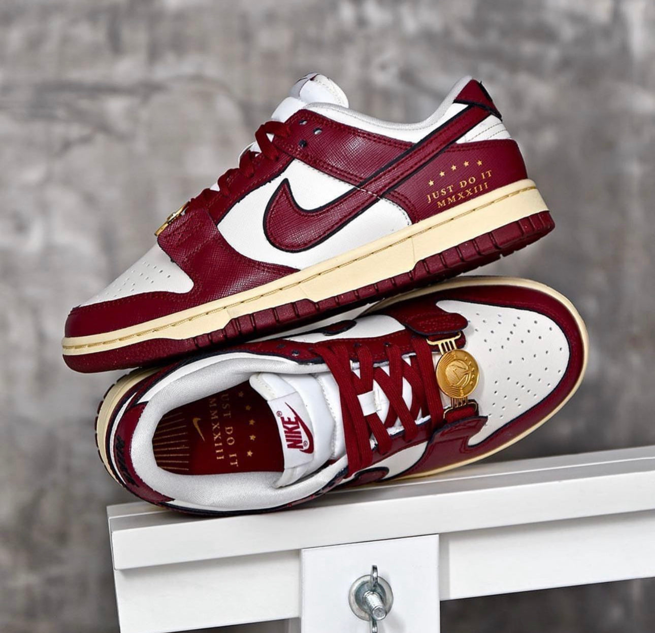 Dunk Low SE “Sisterhood - Team Red”