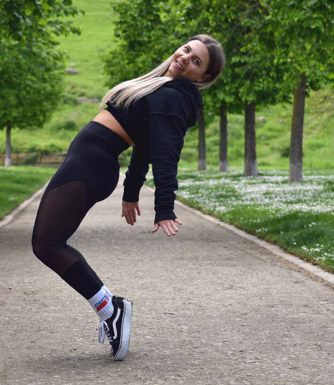 WMNS Vans Old Skool “Black/White”