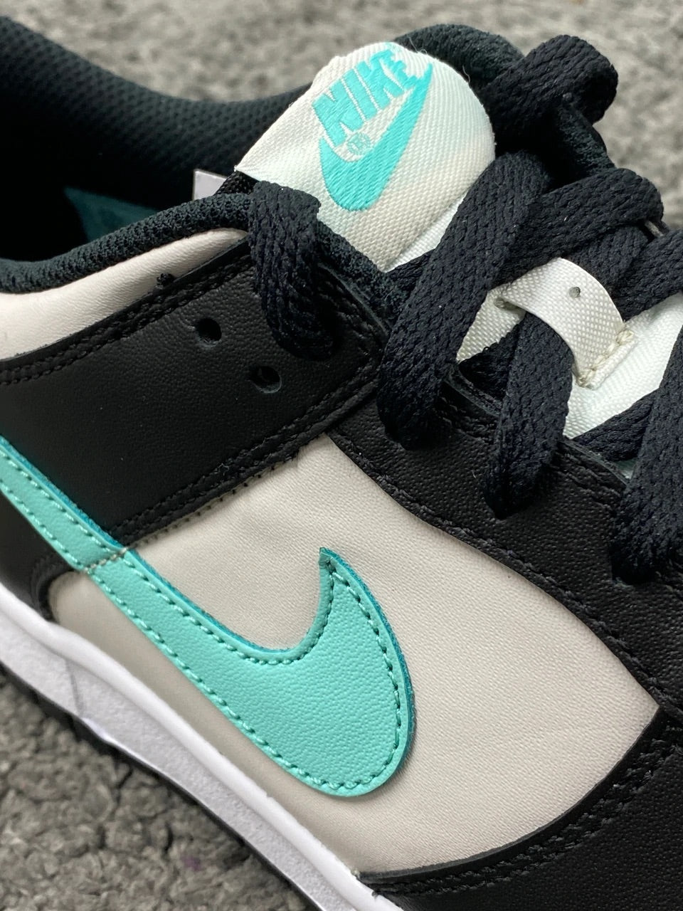 Dunk Low “ Tiffany Blue “