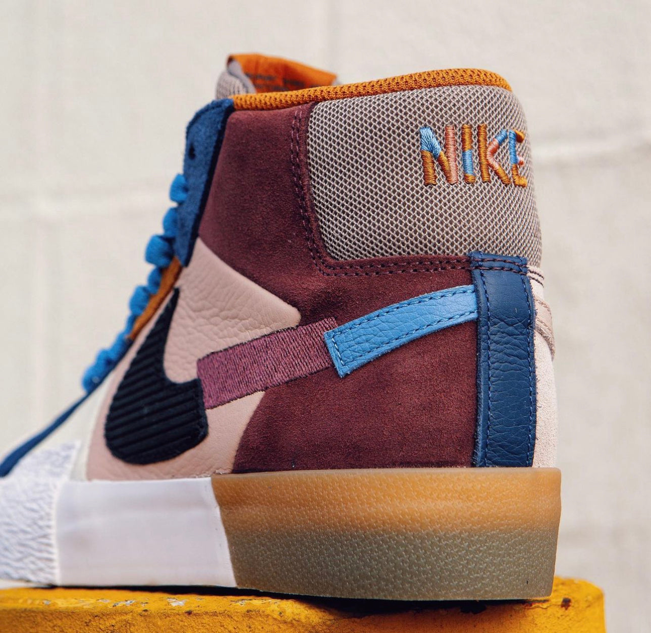 SB Zoom Blazer Mid Premium“ Mosaic Dark Wine “