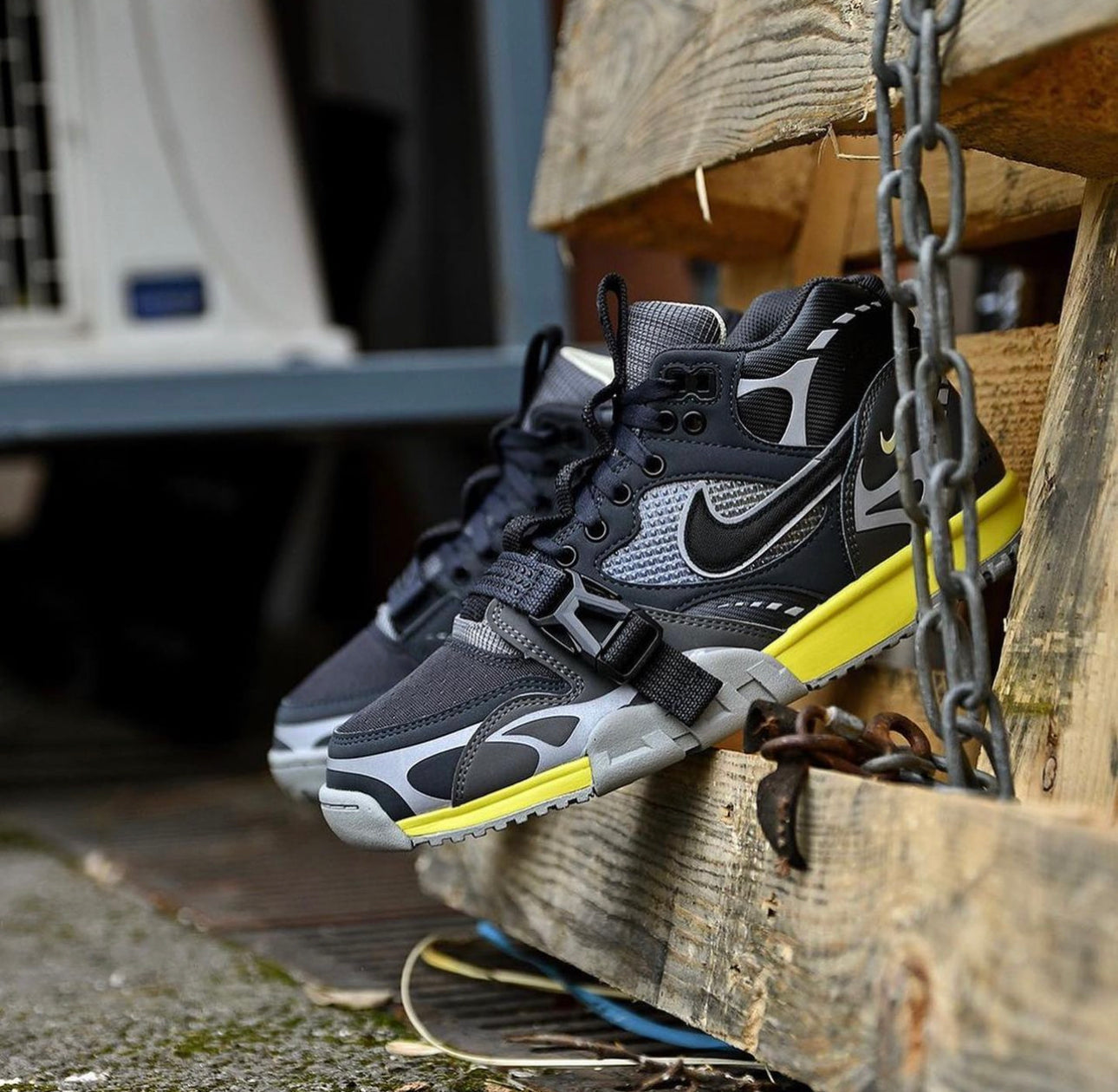 Air Trainer 1 SP “Dark Smoke Grey”