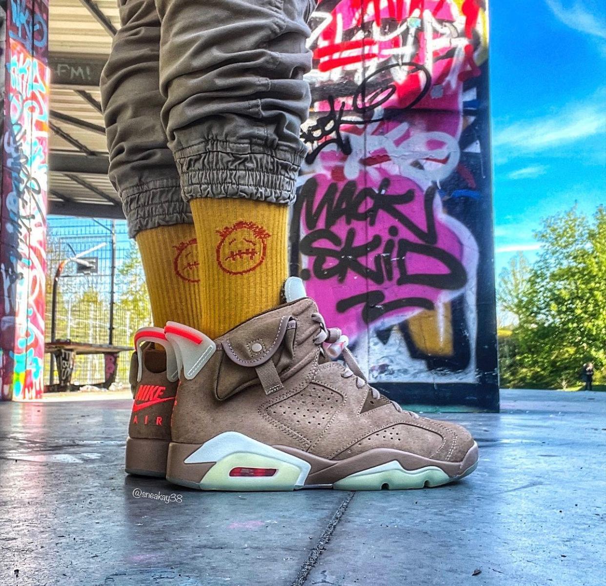 Air Jordan 6 x Travis Scott “ British Khaki ” ( Glows In Dark )