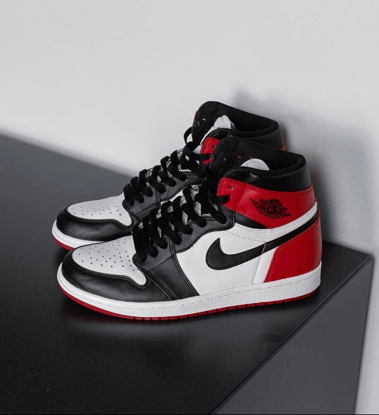 Air Jordan 1 Retro High “Black Toe”