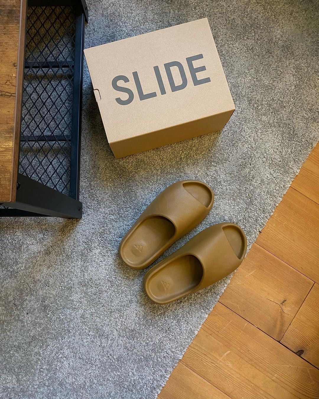 Yeezy Slides - “ Earth Brown ”