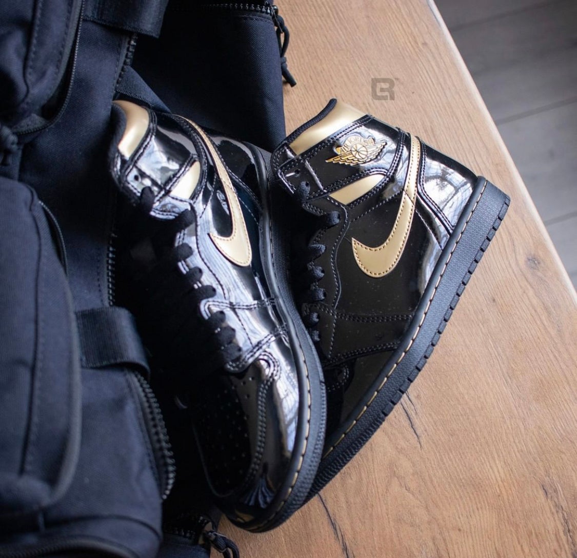 Air Jordan 1 Retro “Metallic Gold”